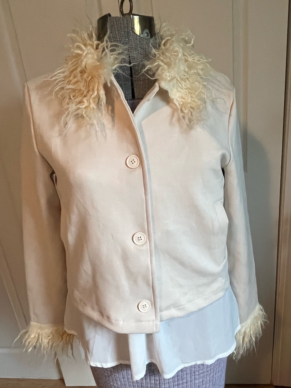 Women's Cream Faux-Fur Trim Crop Button Jacket